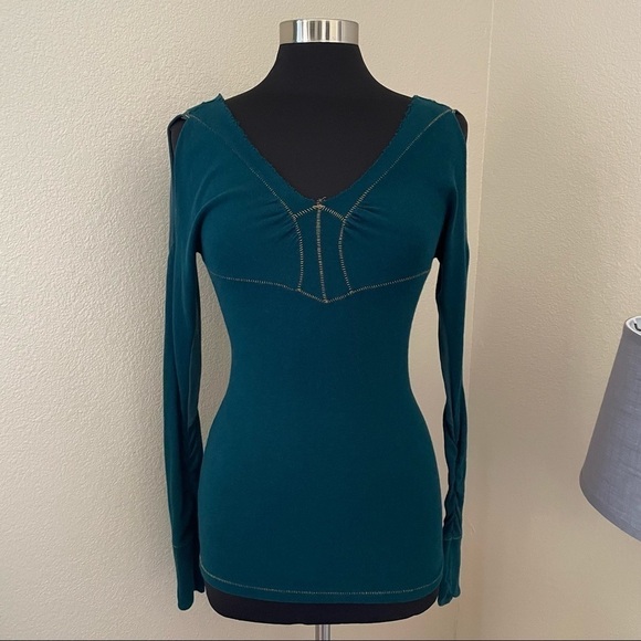 Free People Knit Cold Shoulder Top Frayed Raw Hem Sweater - Picture 1 of 10